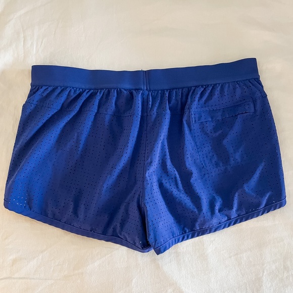 NEW BALANCE Running Shorts (size Medium) - Picture 2 of 3